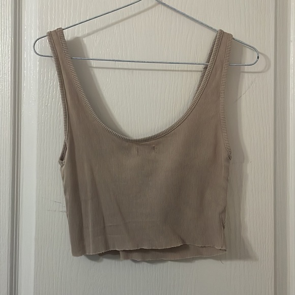 beige cropped tank top - Picture 2 of 2